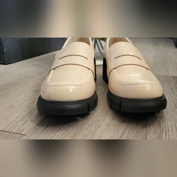 ZBY Embossed Croc Off-white Penny 2.25" Platform Lug Loafer Heel,  Women's US 9 - Picture 5 of 15